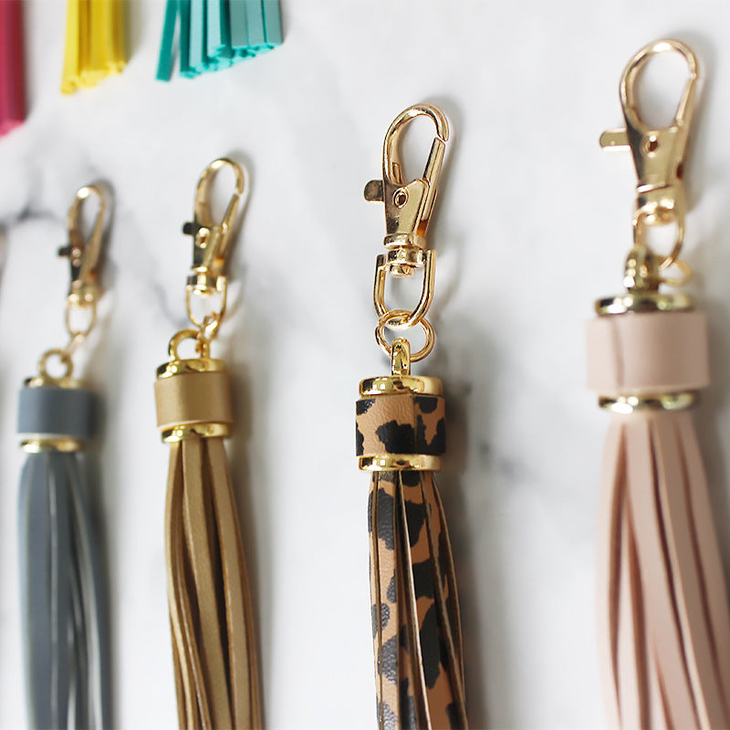 Keychains de color tejido de mano de la mano al por mayor